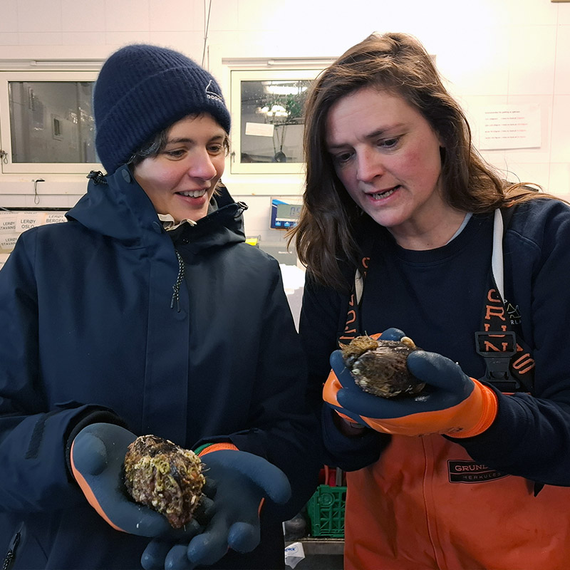 Caterina en Emilie met paardenmosselen